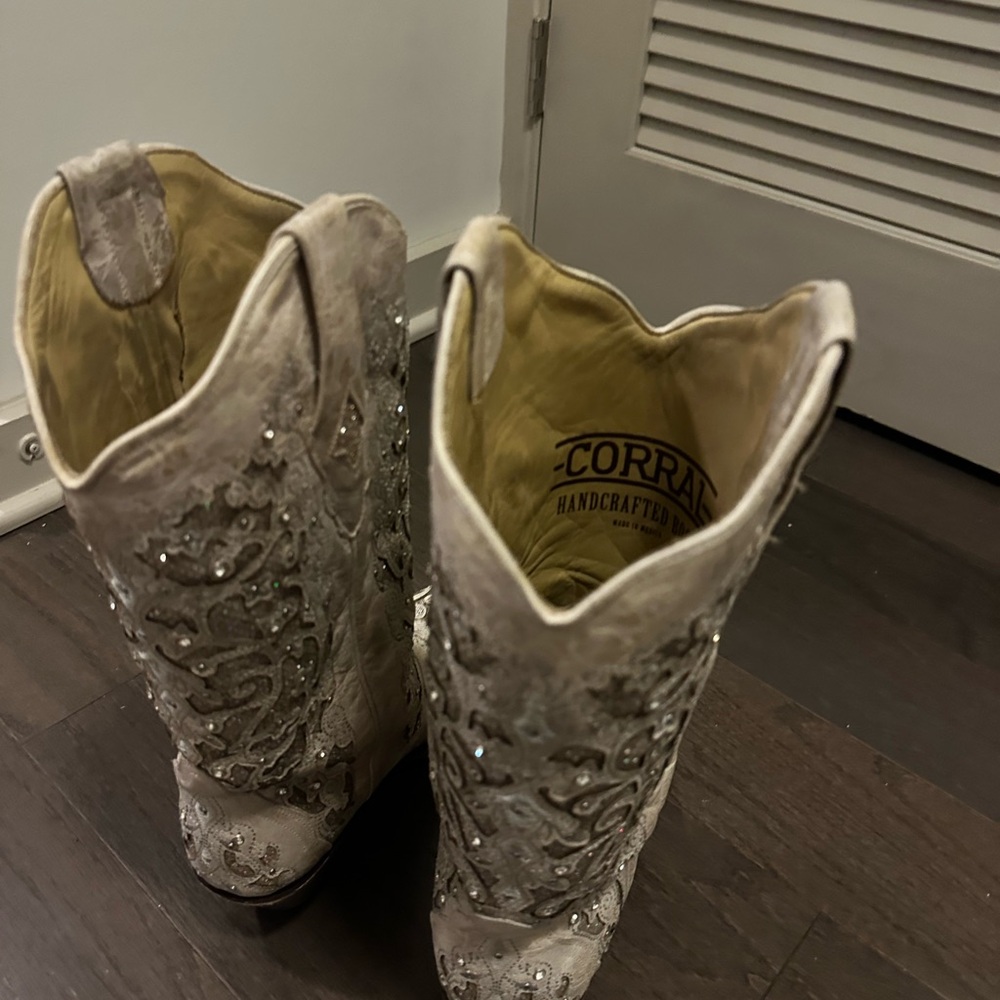 Elegant Embroidered Western Boots - image 3